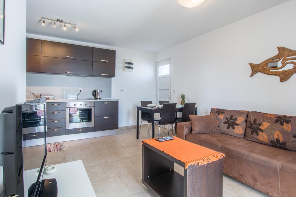 Apartments Domuzin Biograd Na Moru Ngoại thất bức ảnh