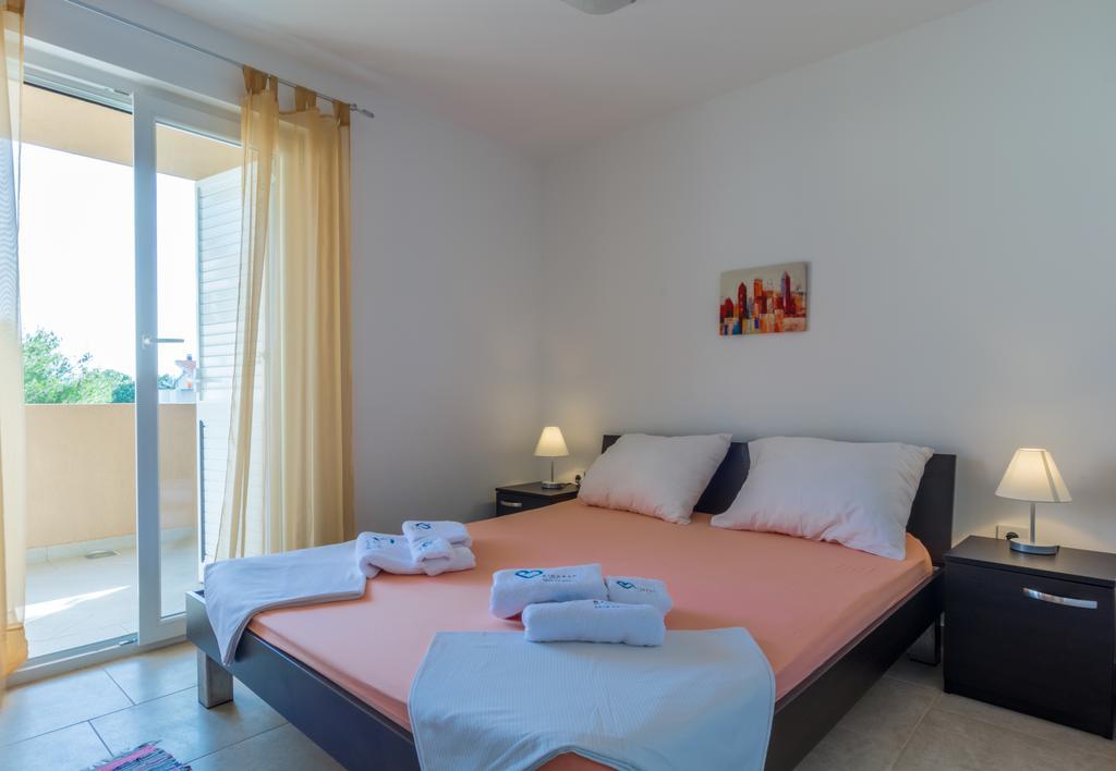 Apartments Domuzin Biograd Na Moru Ngoại thất bức ảnh