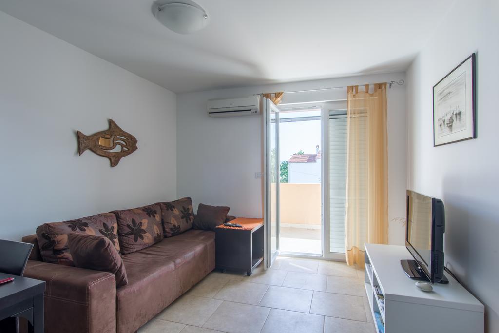 Apartments Domuzin Biograd Na Moru Ngoại thất bức ảnh