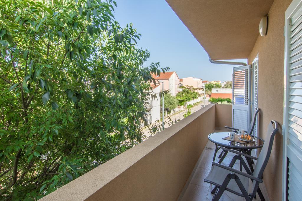 Apartments Domuzin Biograd Na Moru Ngoại thất bức ảnh