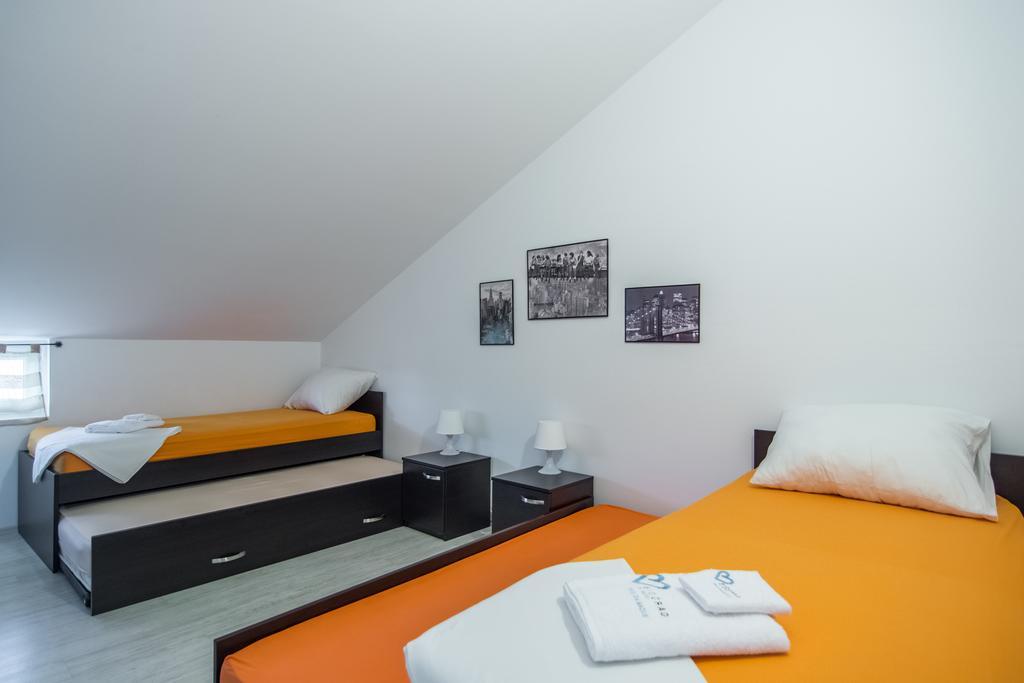 Apartments Domuzin Biograd Na Moru Ngoại thất bức ảnh