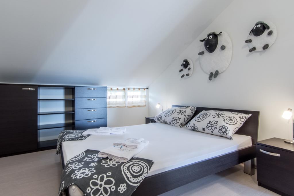 Apartments Domuzin Biograd Na Moru Ngoại thất bức ảnh