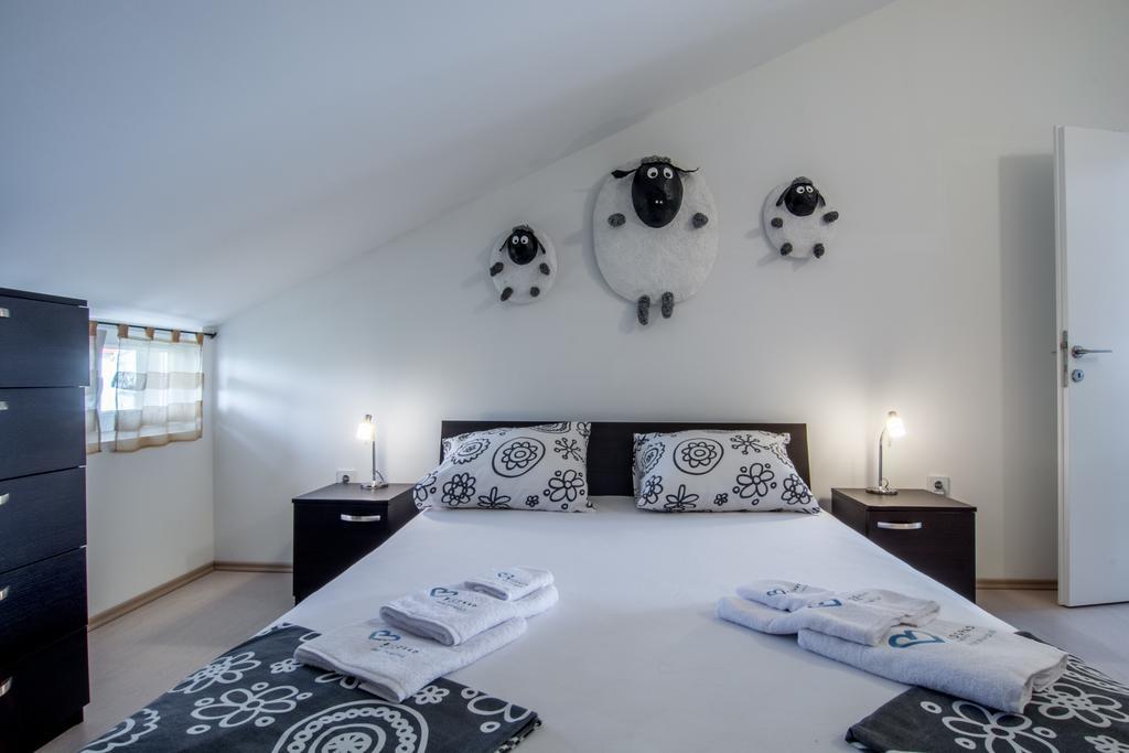 Apartments Domuzin Biograd Na Moru Ngoại thất bức ảnh